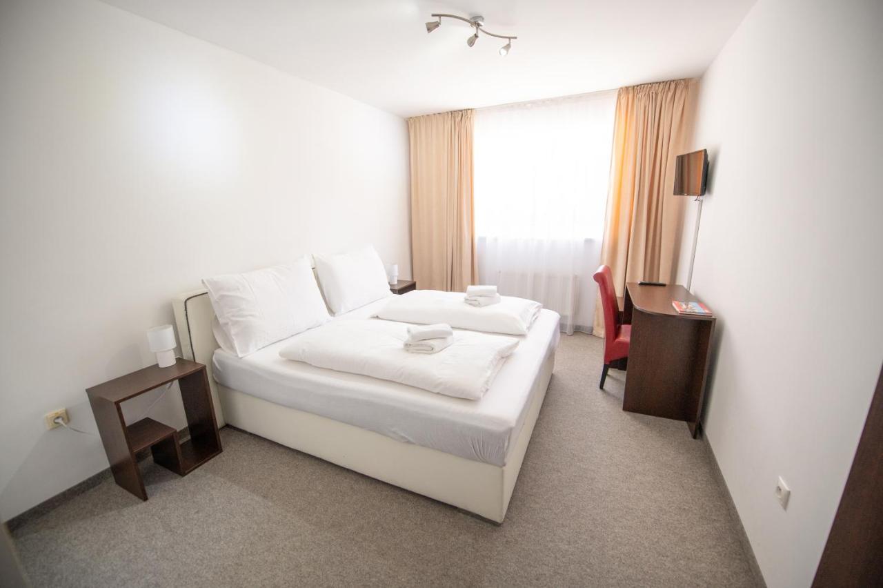 Dependance Patriot Trnava Hotel Bagian luar foto