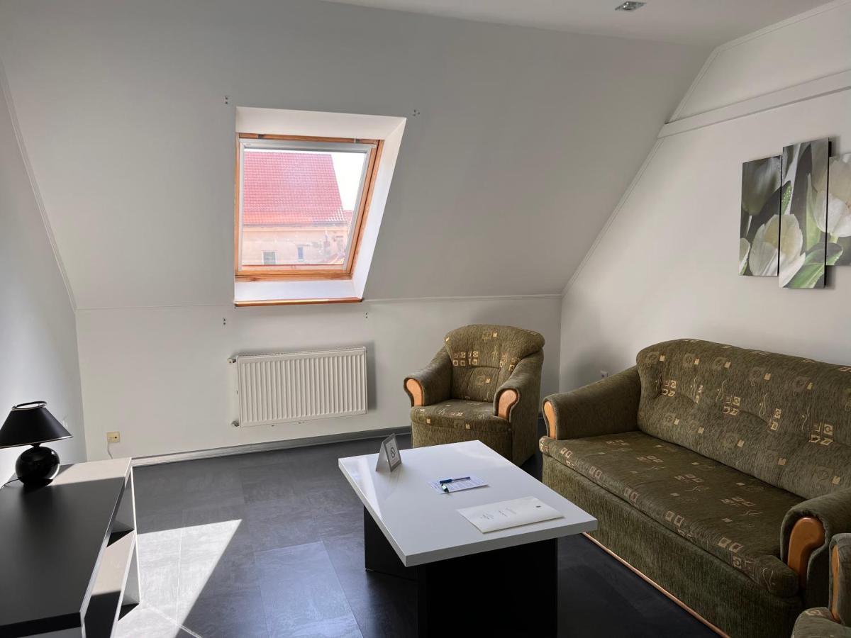 Dependance Patriot Trnava Hotel Bagian luar foto