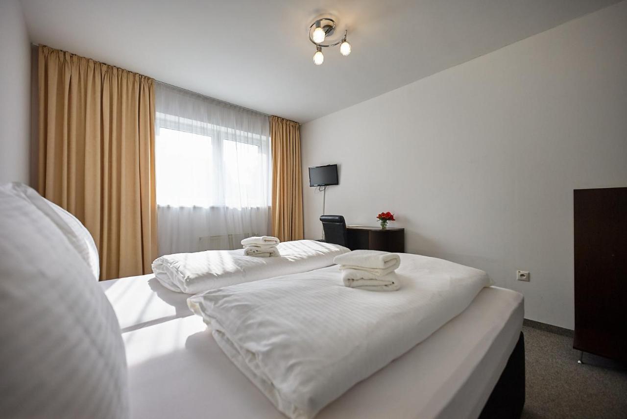 Dependance Patriot Trnava Hotel Bagian luar foto