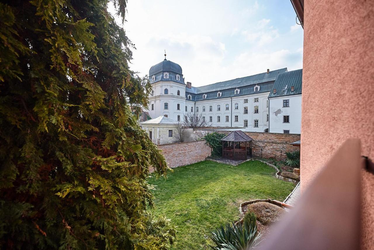 Dependance Patriot Trnava Hotel Bagian luar foto