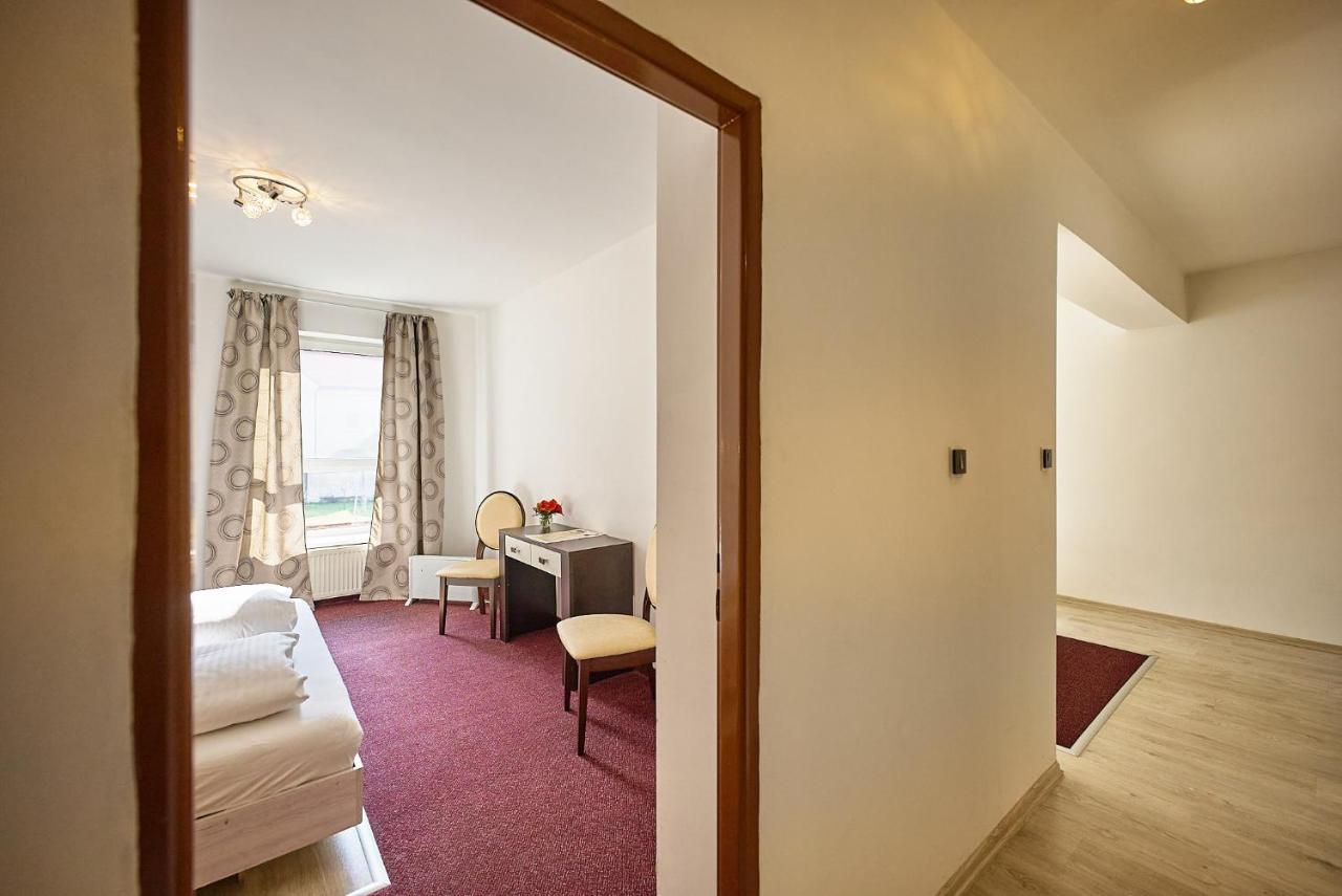 Dependance Patriot Trnava Hotel Bagian luar foto