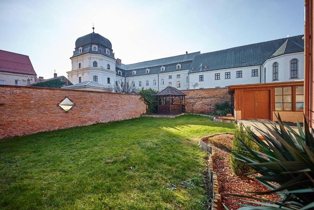 Dependance Patriot Trnava Hotel Bagian luar foto