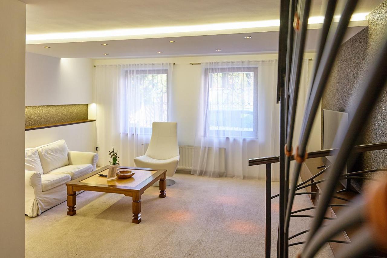 Dependance Patriot Trnava Hotel Bagian luar foto