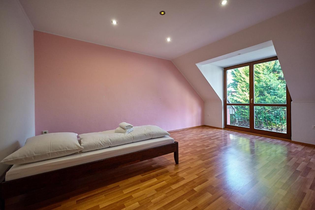 Dependance Patriot Trnava Hotel Bagian luar foto
