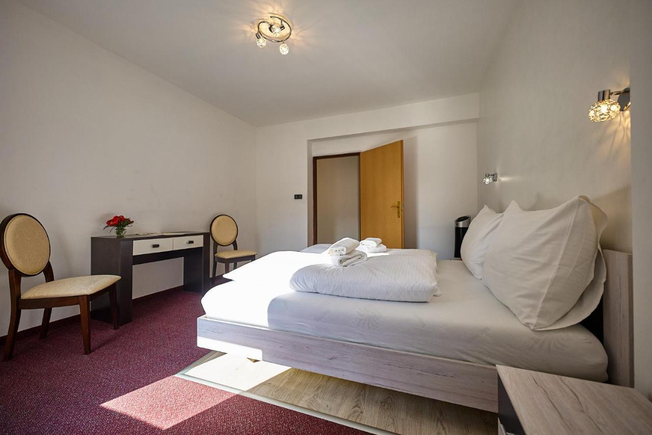 Dependance Patriot Trnava Hotel Bagian luar foto