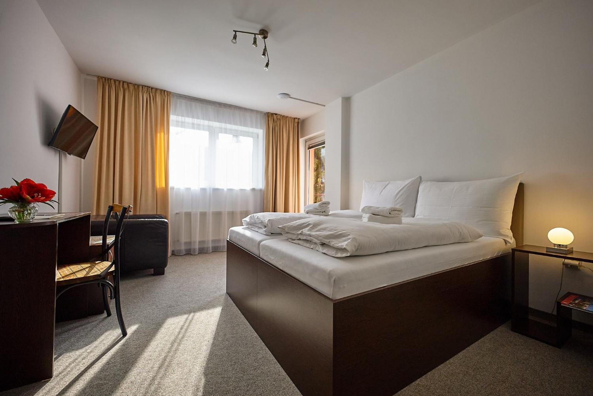 Dependance Patriot Trnava Hotel Bagian luar foto