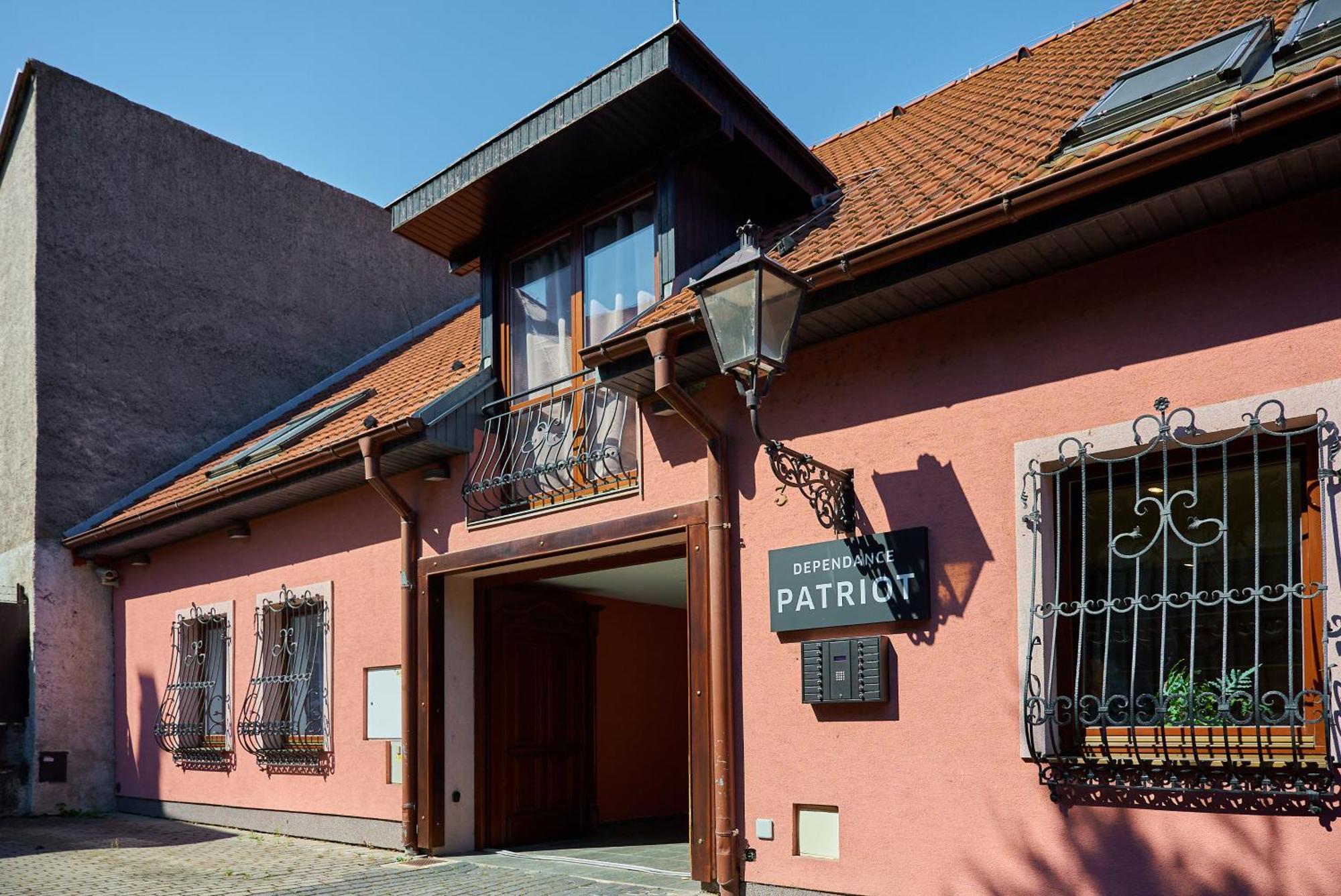 Dependance Patriot Trnava Hotel Bagian luar foto