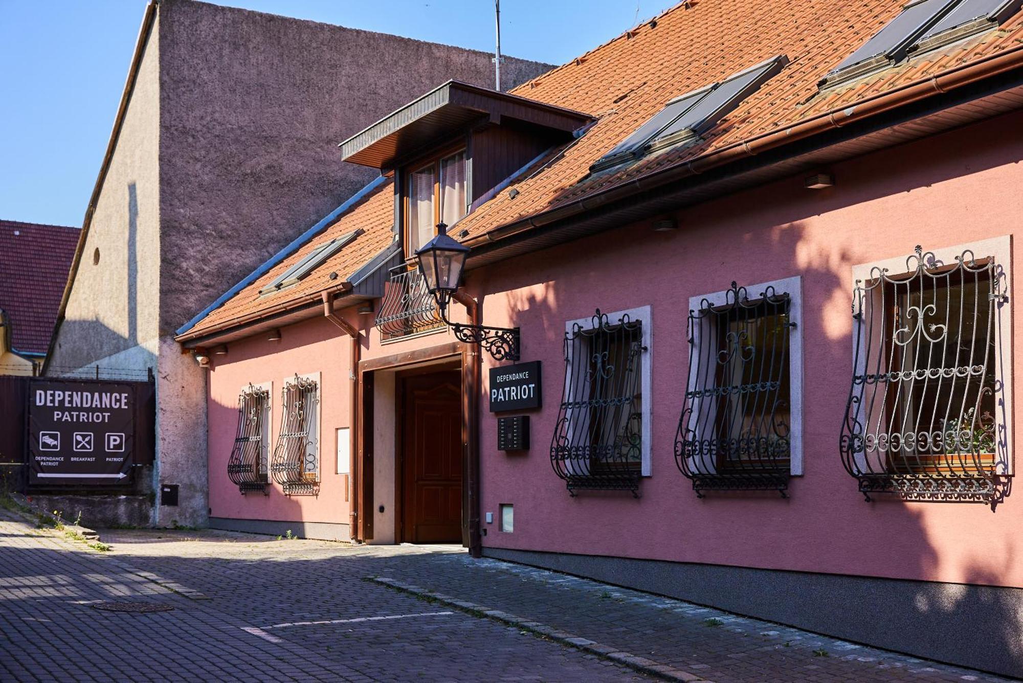 Dependance Patriot Trnava Hotel Bagian luar foto
