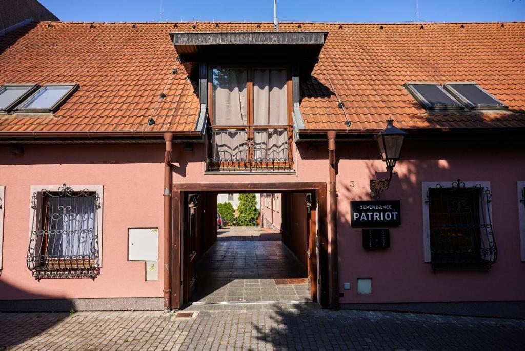 Dependance Patriot Trnava Hotel Bagian luar foto