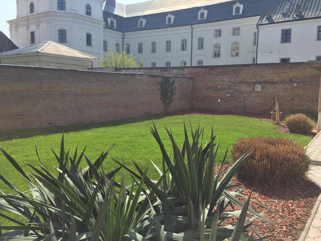 Dependance Patriot Trnava Hotel Bagian luar foto